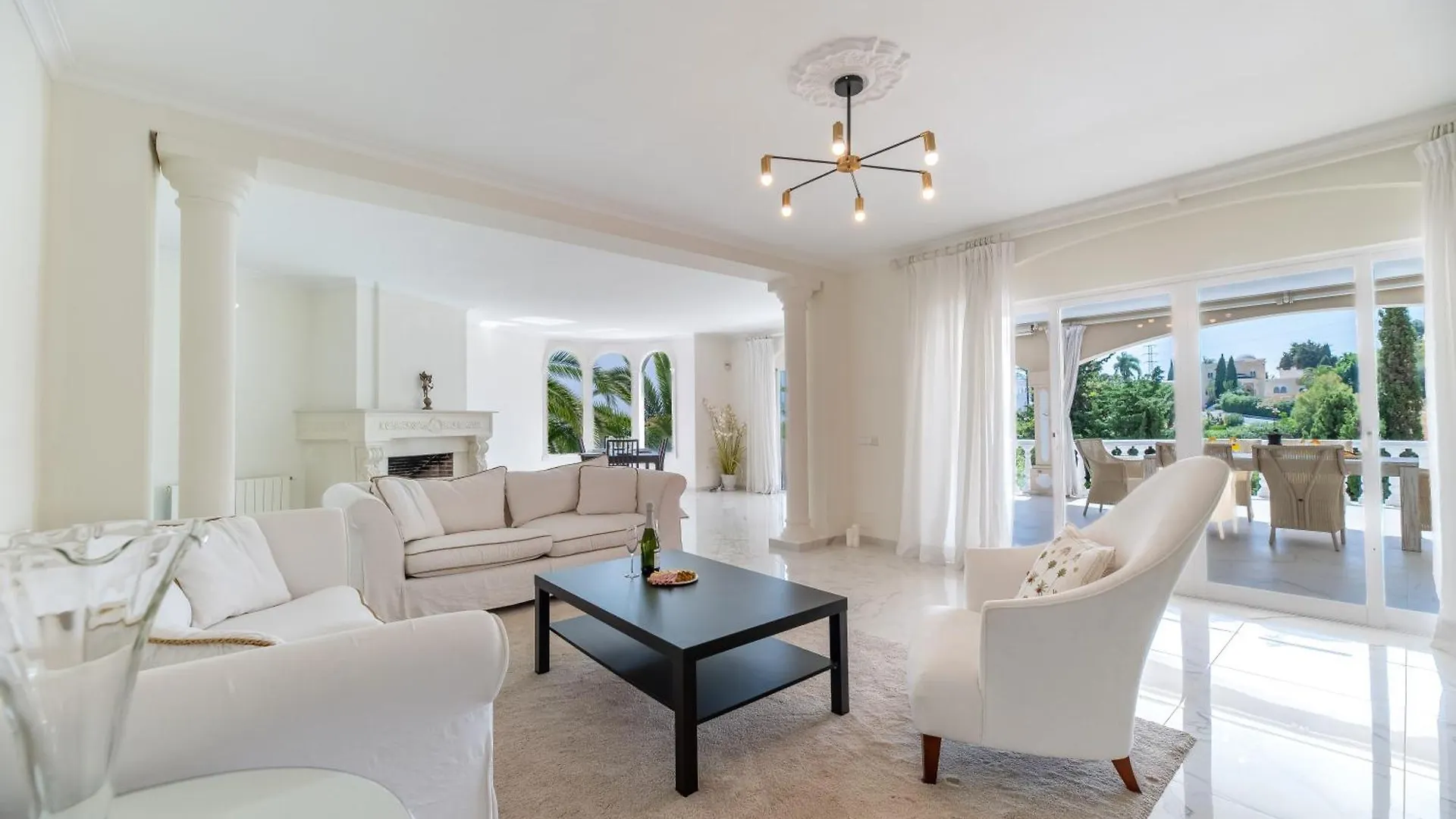 4 Bdrm Andalusian Villa W Cinema & Sea Views Marbella Apartment