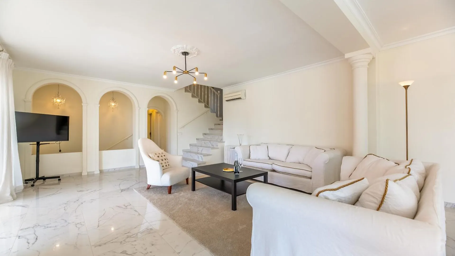 4 Bdrm Andalusian Villa W Cinema & Sea Views Marbella