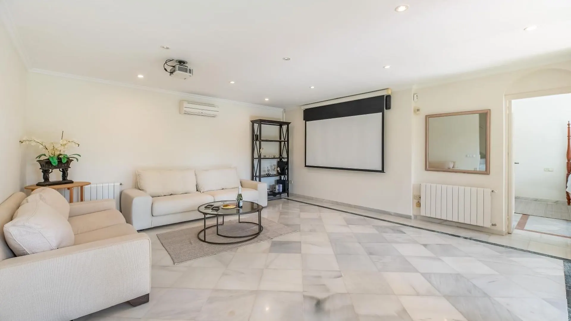 Apartment 4 Bdrm Andalusian Villa W Cinema & Sea Views Marbella Spain