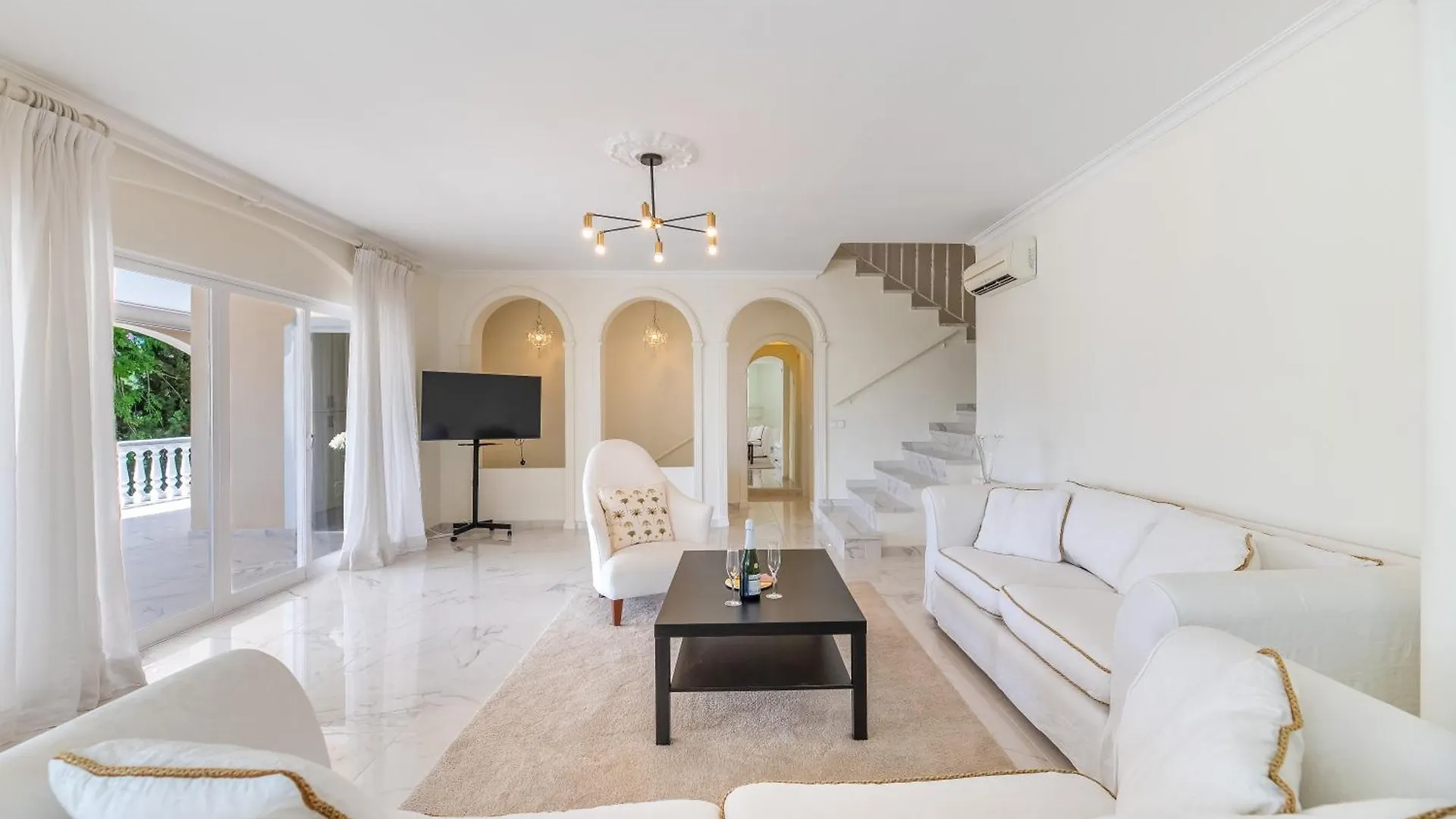 Apartment 4 Bdrm Andalusian Villa W Cinema & Sea Views Marbella