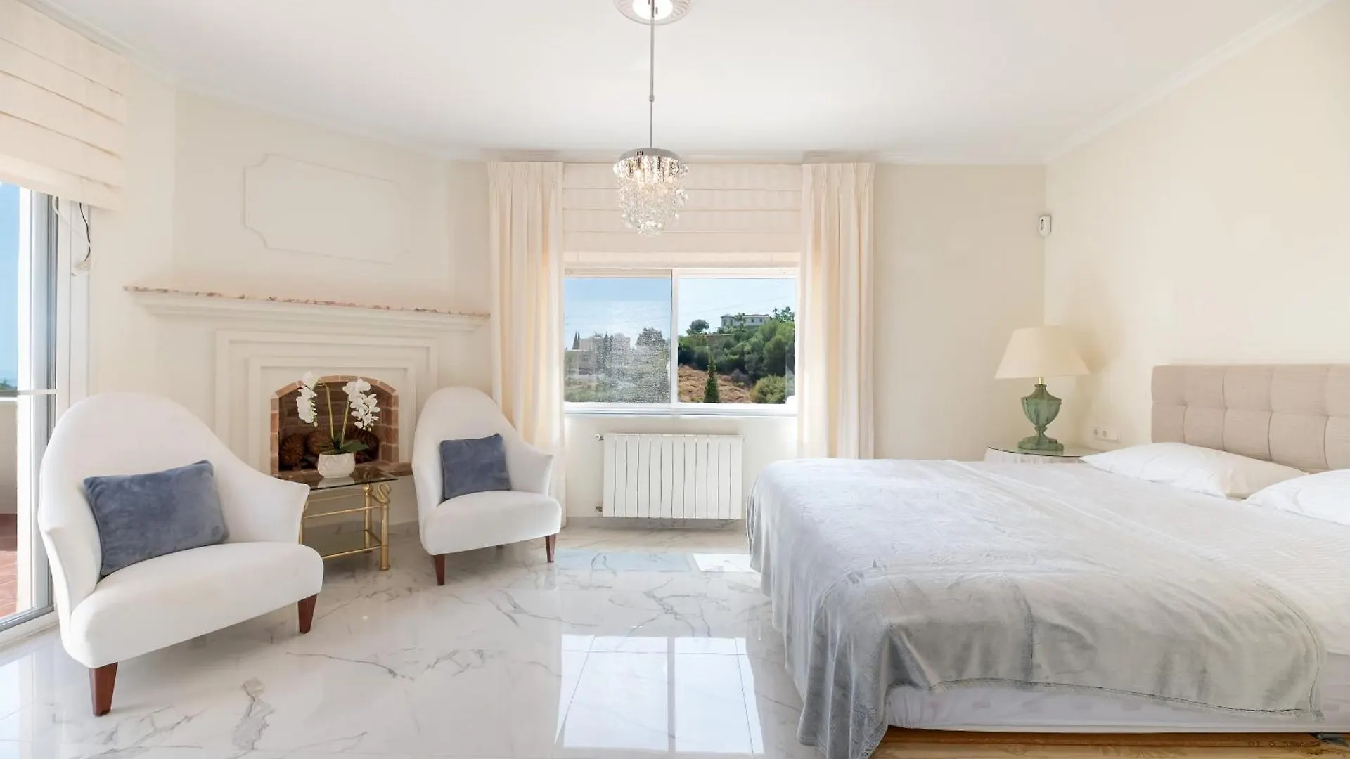 4 Bdrm Andalusian Villa W Cinema & Sea Views Marbella Apartman