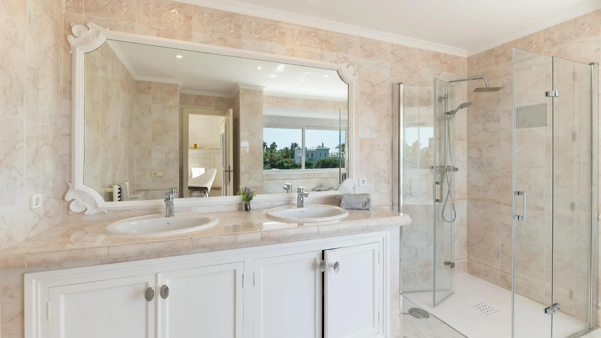 4 Bdrm Andalusian Villa W Cinema & Sea Views Marbella 0*,