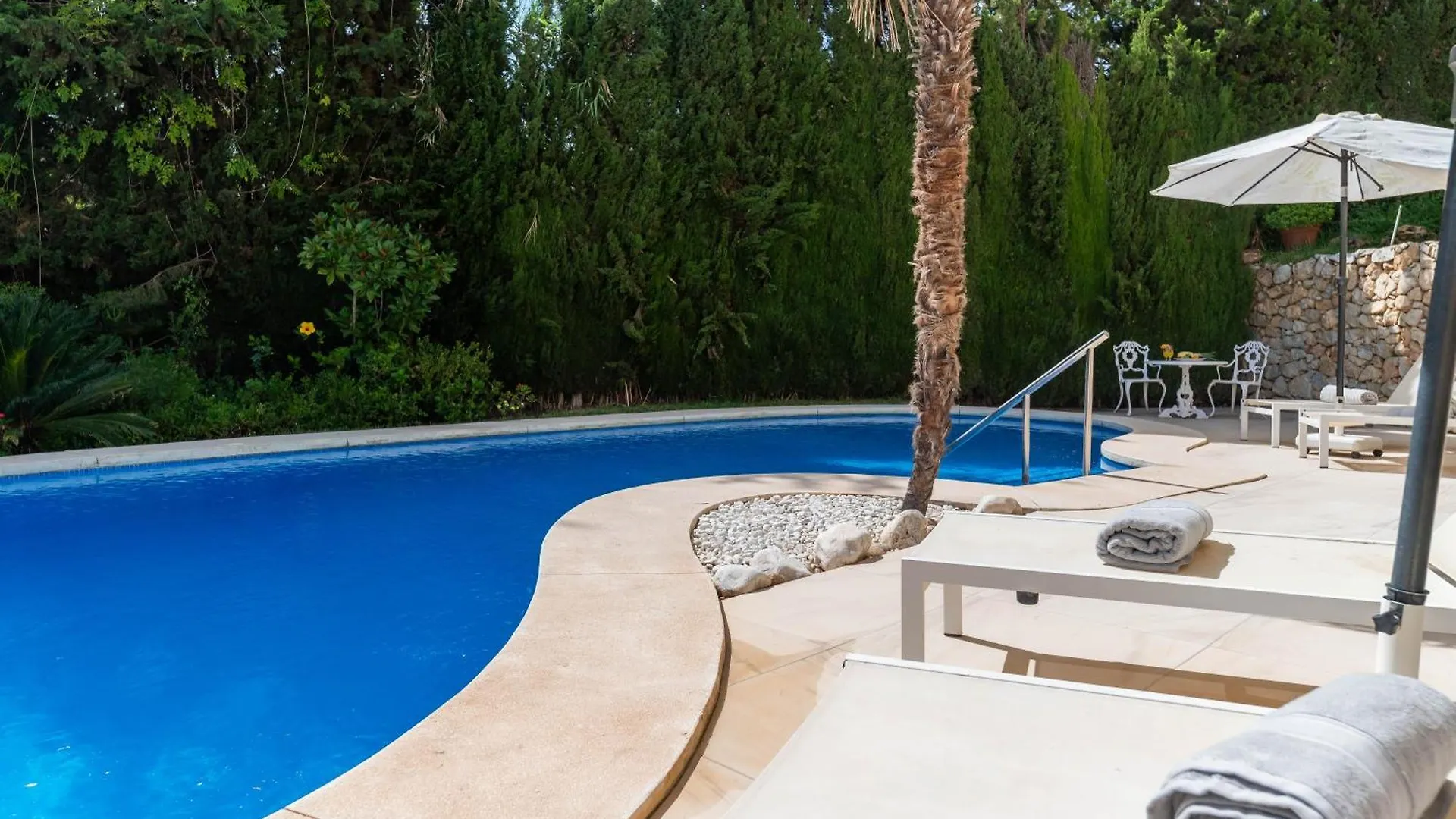 4 Bdrm Andalusian Villa W Cinema & Sea Views Marbella