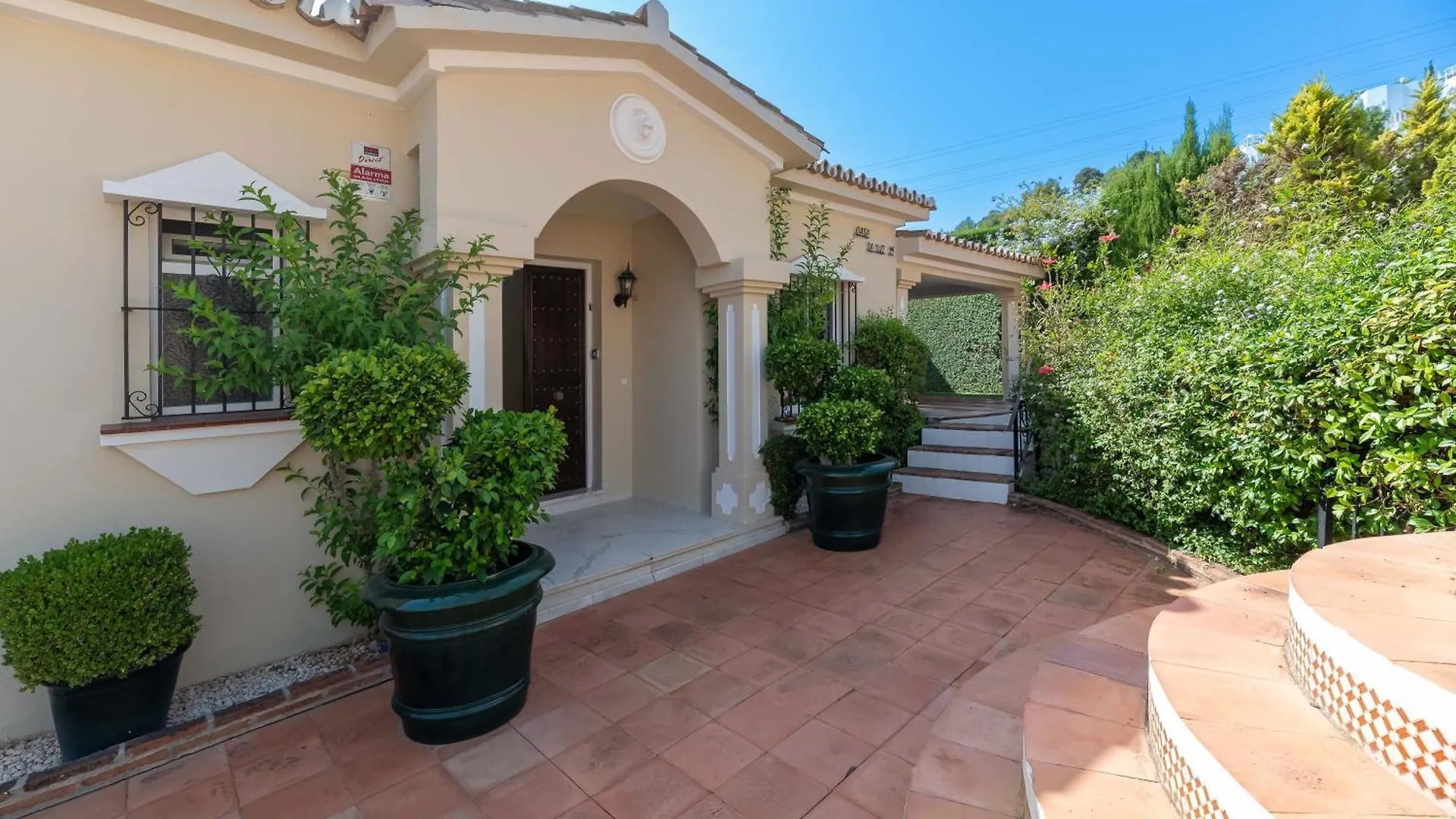 4 Bdrm Andalusian Villa W Cinema & Sea Views Marbella 0*,  Spanyolország