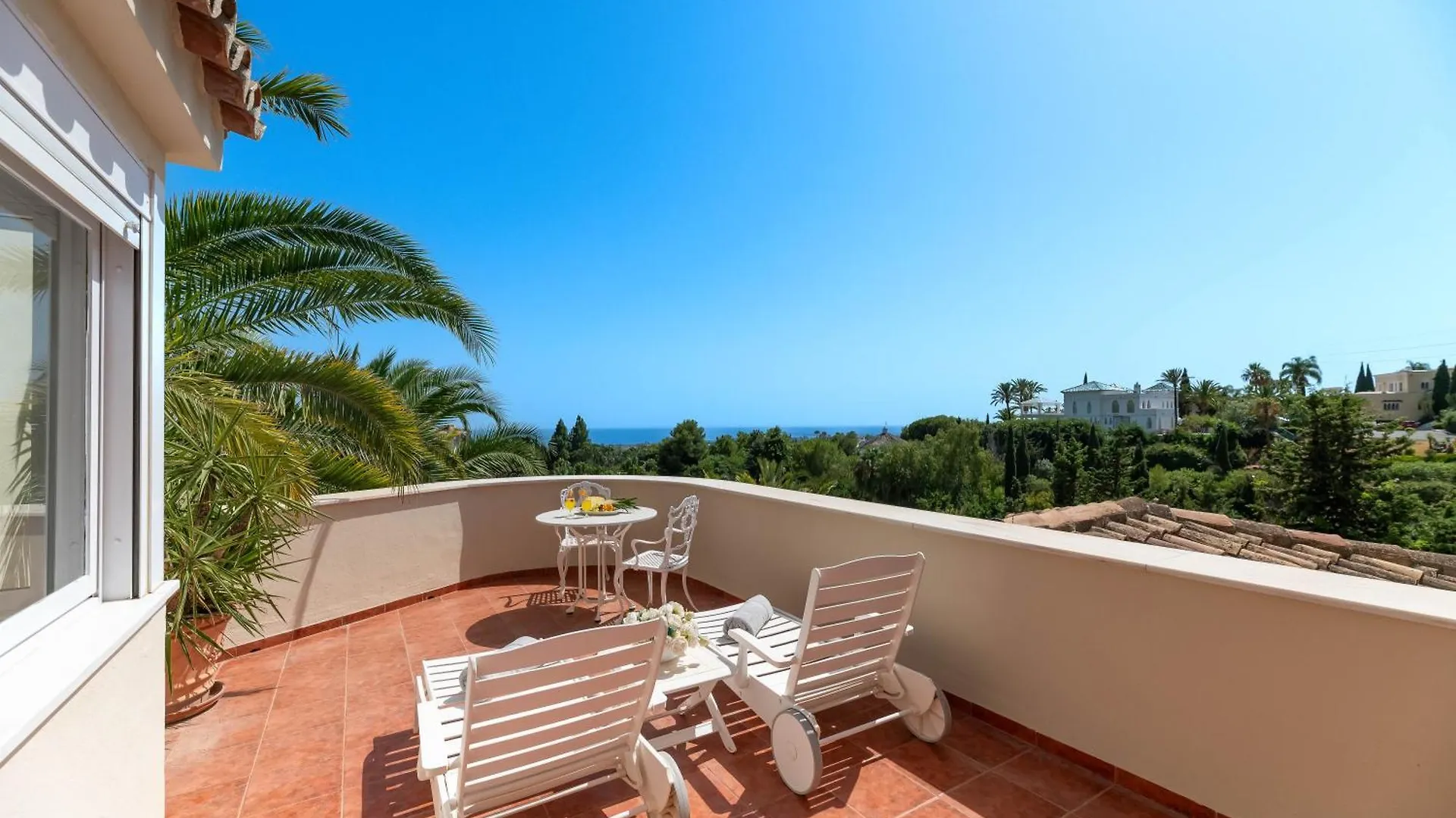 Apartman 4 Bdrm Andalusian Villa W Cinema & Sea Views Marbella