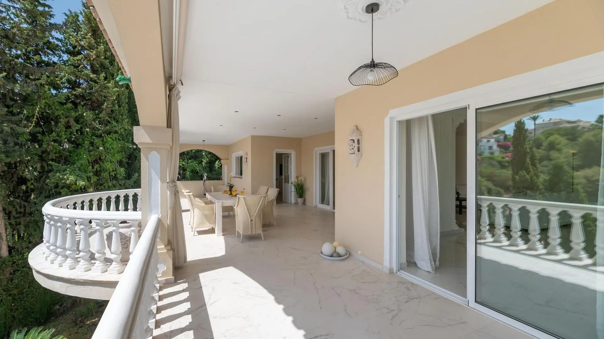 4 Bdrm Andalusian Villa W Cinema & Sea Views Marbella Spanyolország
