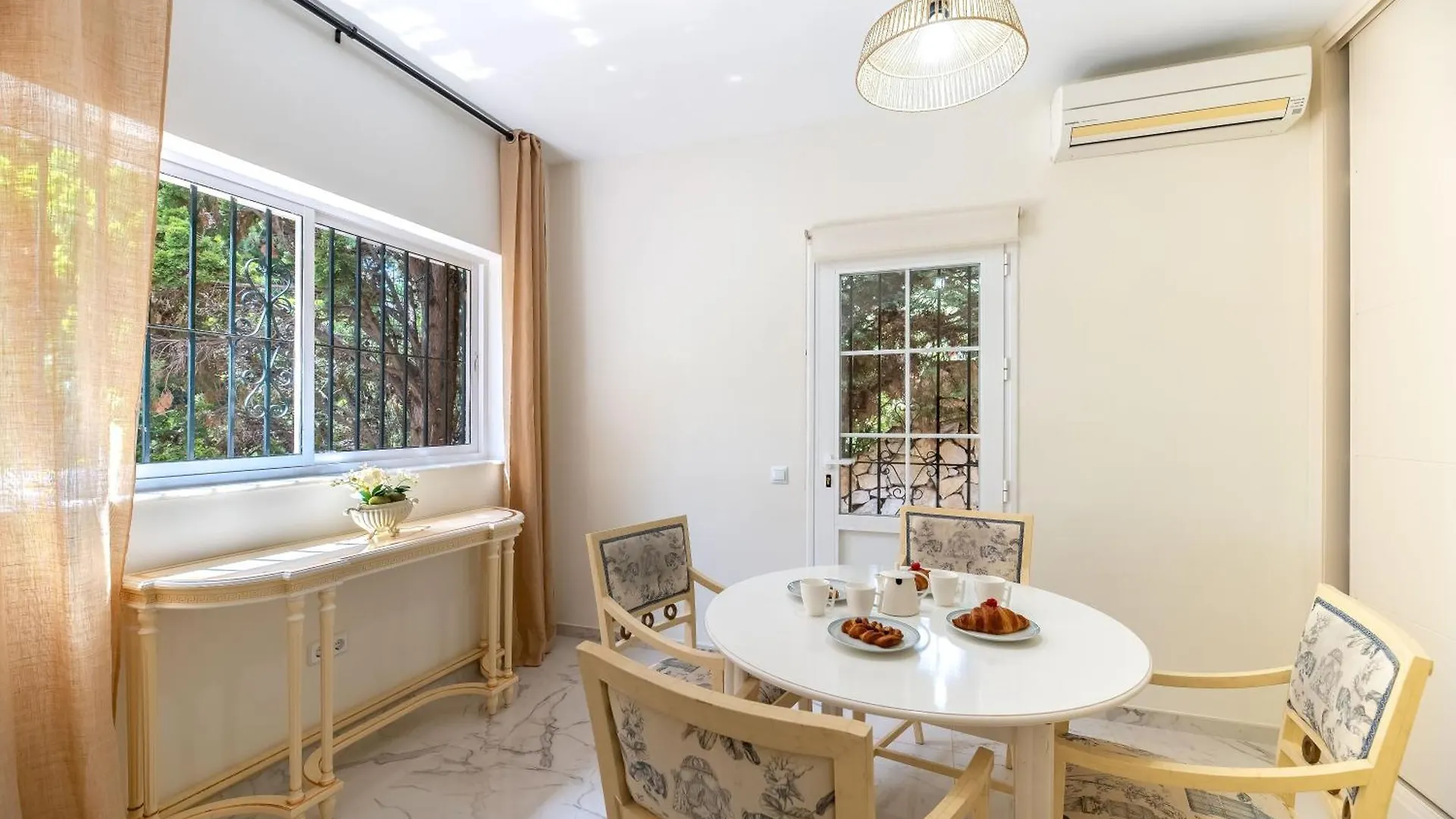4 Bdrm Andalusian Villa W Cinema & Sea Views Marbella Apartman
