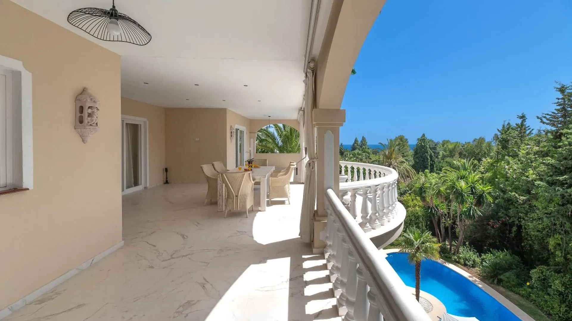 4 Bdrm Andalusian Villa W Cinema & Sea Views Marbella 0*,