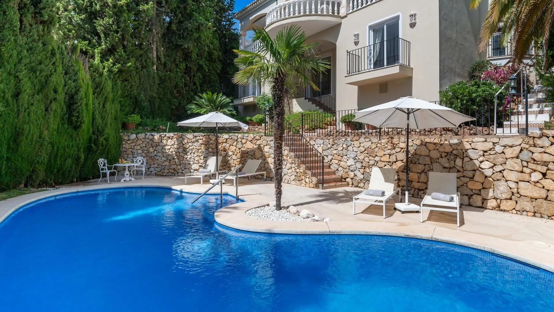 4 Bdrm Andalusian Villa W Cinema & Sea Views Marbella