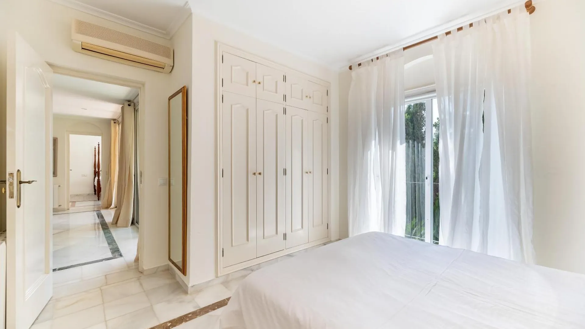 Apartman 4 Bdrm Andalusian Villa W Cinema & Sea Views Marbella Spanyolország