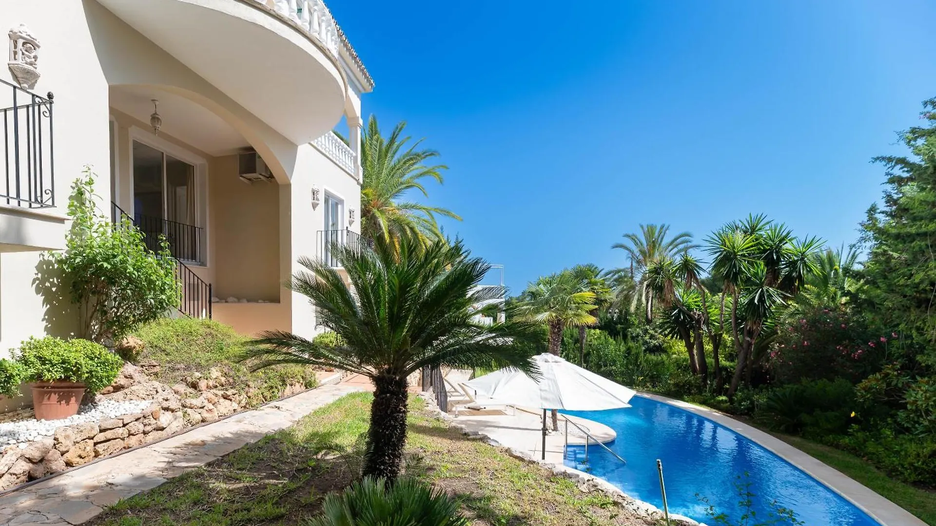 4 Bdrm Andalusian Villa W Cinema & Sea Views Marbella