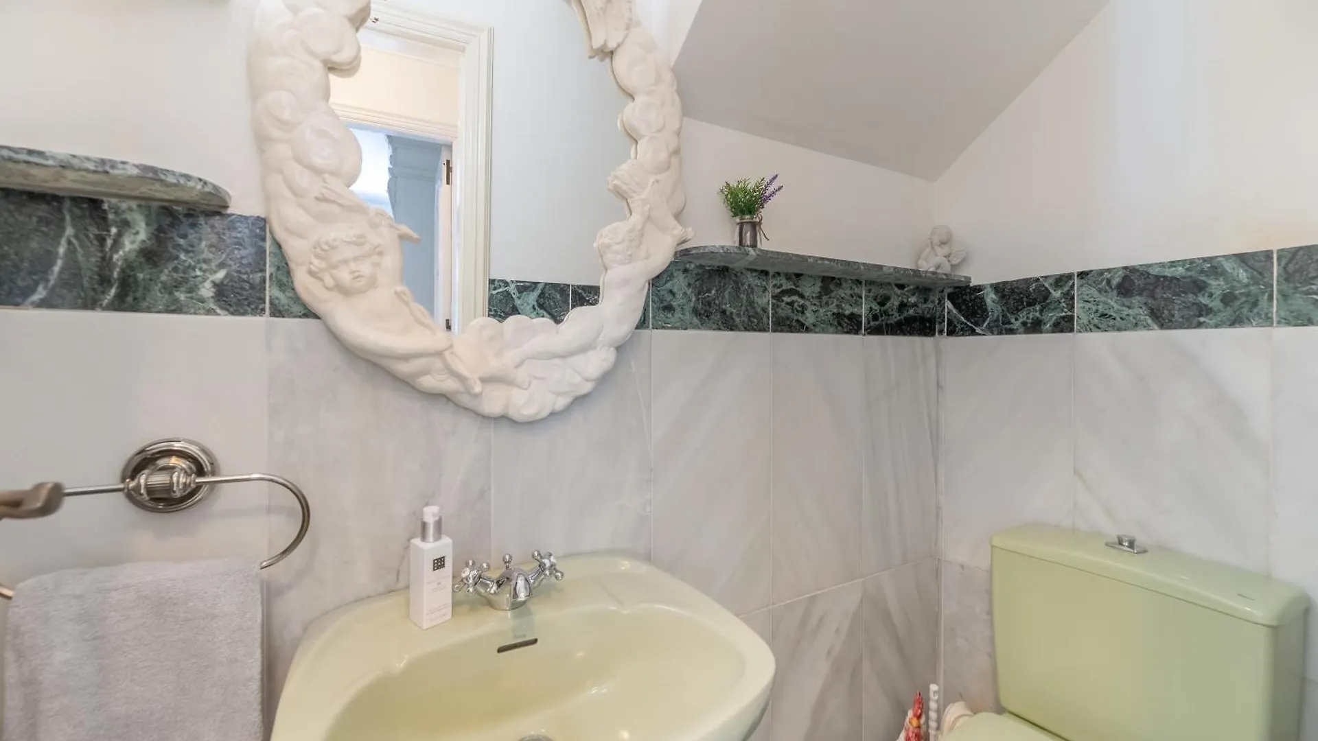 4 Bdrm Andalusian Villa W Cinema & Sea Views Marbella 0*,  Spanyolország