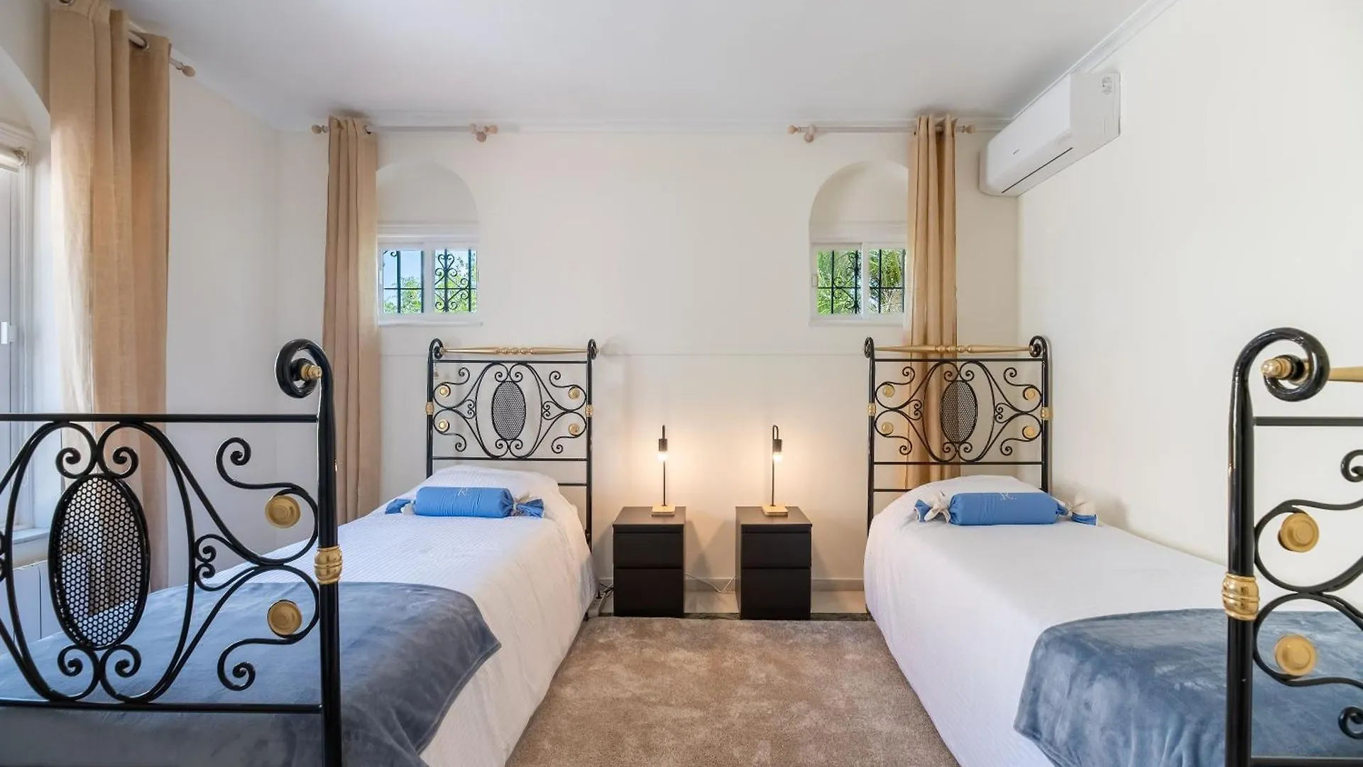4 Bdrm Andalusian Villa W Cinema & Sea Views Marbella Spanyolország