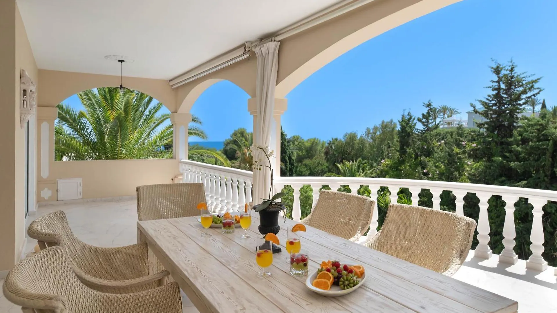 4 Bdrm Andalusian Villa W Cinema & Sea Views Marbella
