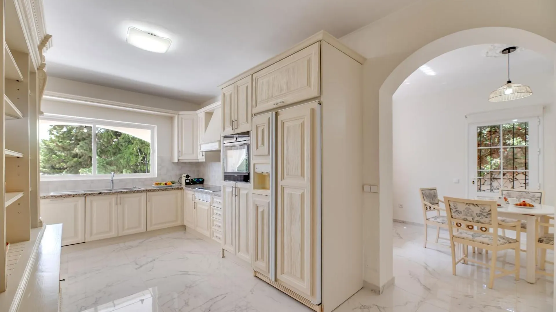 4 Bdrm Andalusian Villa W Cinema & Sea Views Marbella 0*,  Spanyolország