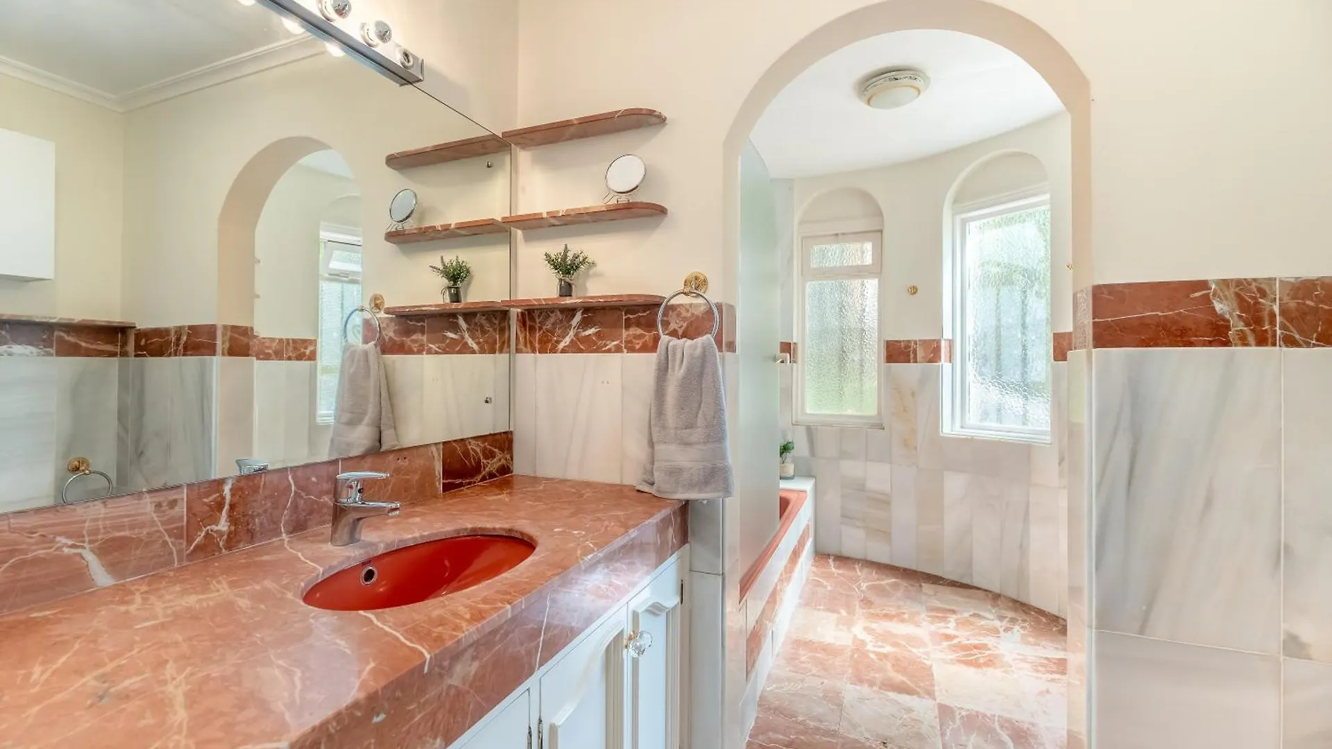 4 Bdrm Andalusian Villa W Cinema & Sea Views Marbella Apartman