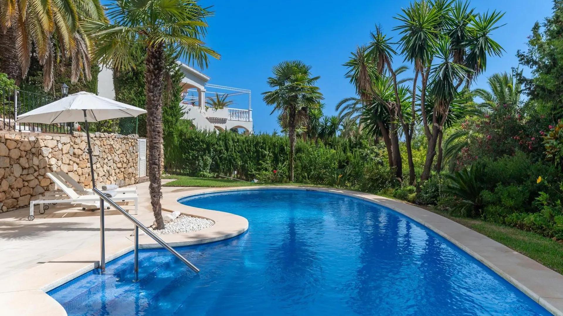 4 Bdrm Andalusian Villa W Cinema & Sea Views Marbella Apartman